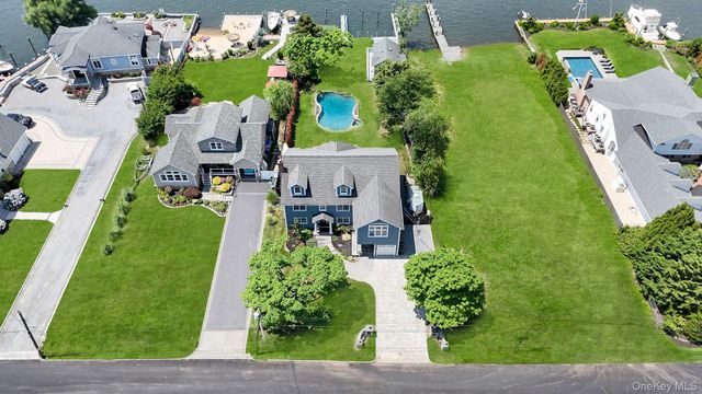 230 W Islip Road, West Islip, NY 11795