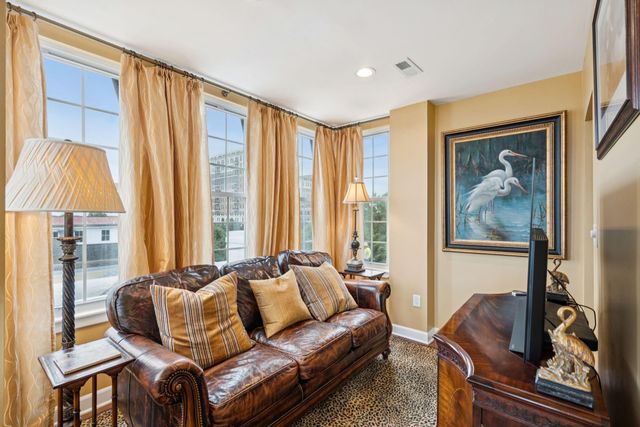 55 Ashley Avenue 18, Charleston, SC 29401