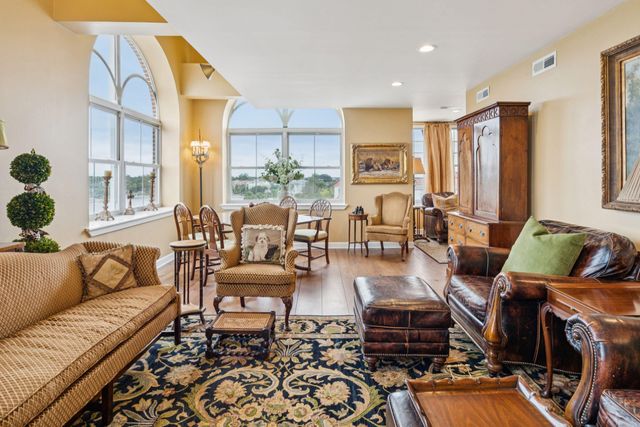 55 Ashley Avenue 18, Charleston, SC 29401