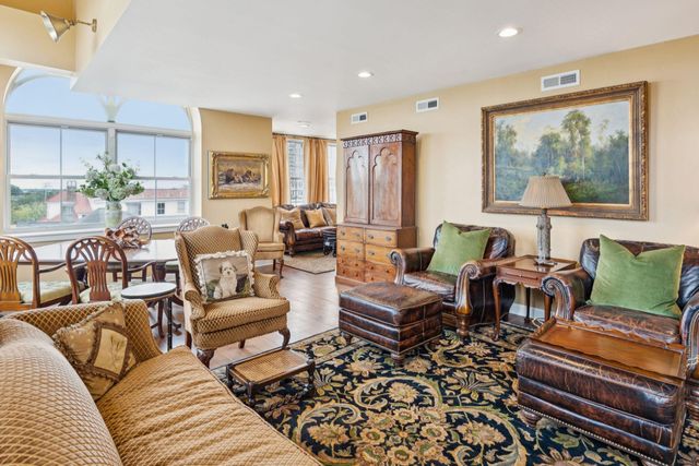 55 Ashley Avenue 18, Charleston, SC 29401