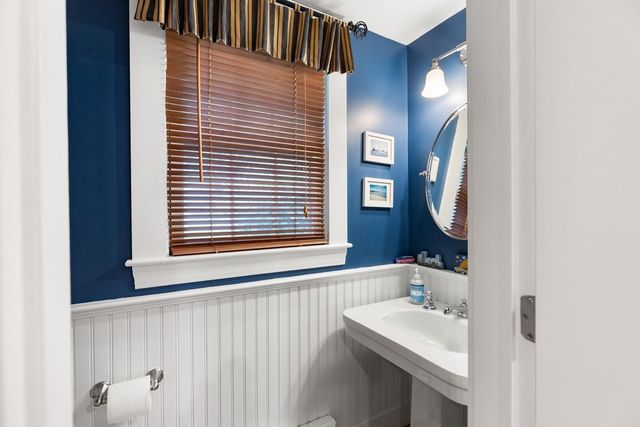 216 Bellevue Rd, Watertown, MA 02472