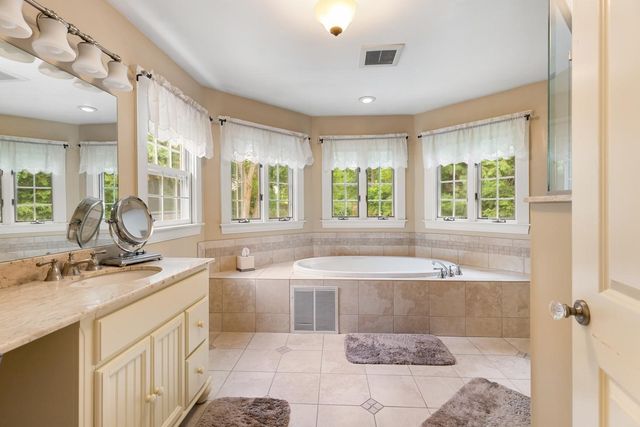 216 Bellevue Rd, Watertown, MA 02472