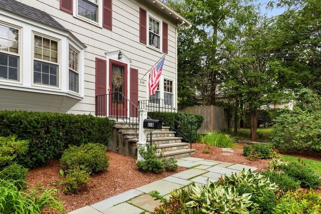 216 Bellevue Rd, Watertown, MA 02472