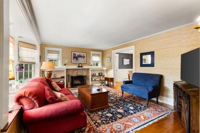 216 Bellevue Rd, Watertown, MA 02472