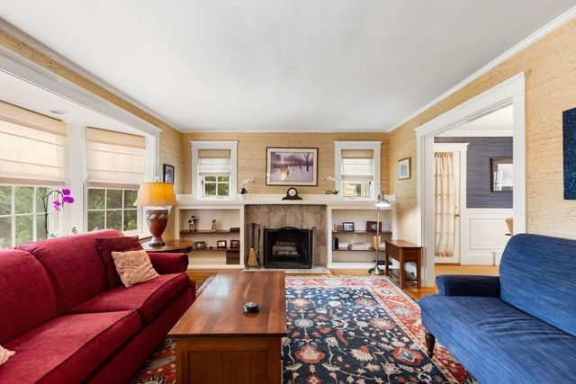 216 Bellevue Rd, Watertown, MA 02472
