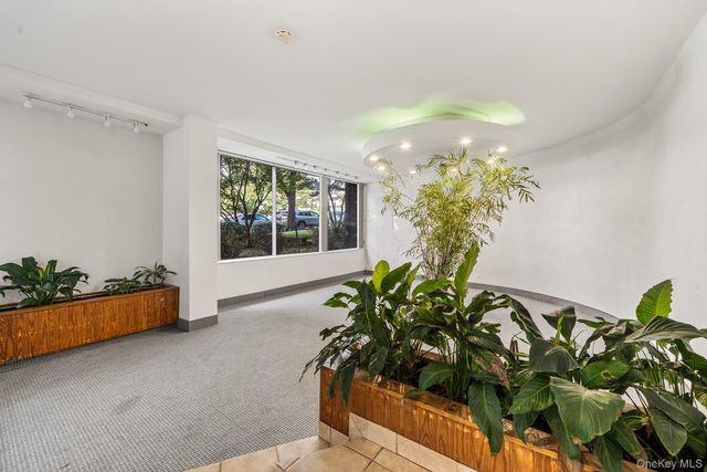 87-15 165th Street 5E, Jamaica, NY 11432