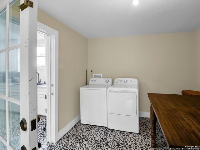 713 aransas, San Antonio, TX 78210