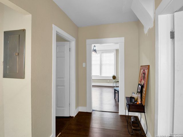 713 aransas, San Antonio, TX 78210