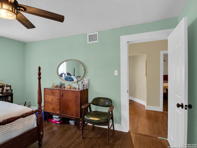 713 aransas, San Antonio, TX 78210