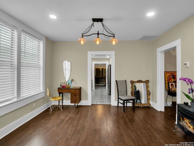 713 aransas, San Antonio, TX 78210