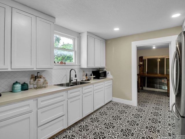 713 aransas, San Antonio, TX 78210