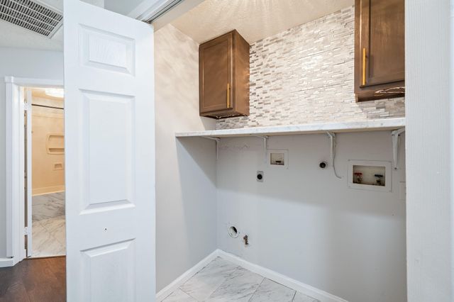7624 Lone Meadow Court, Houston, TX 77095