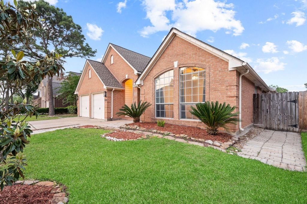 7624 Lone Meadow Court, Houston, TX 77095