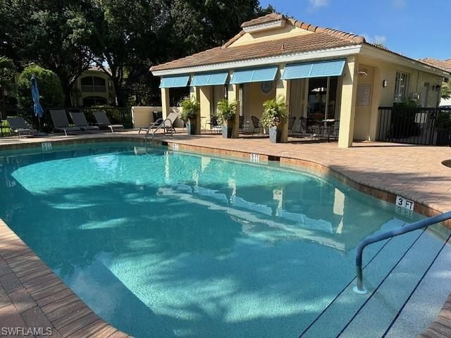93 Silver Oaks CIR 3-101, Naples, FL 34119