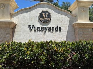93 Silver Oaks CIR 3-101, Naples, FL 34119