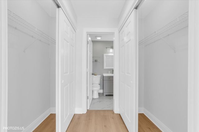 2831 S Embers Lane, Arlington Heights, IL 60005