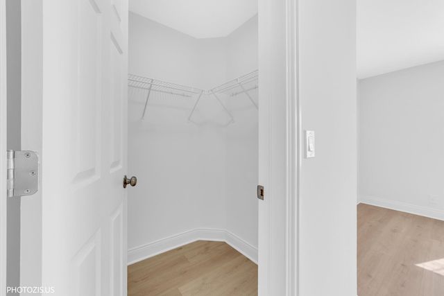 2831 S Embers Lane, Arlington Heights, IL 60005