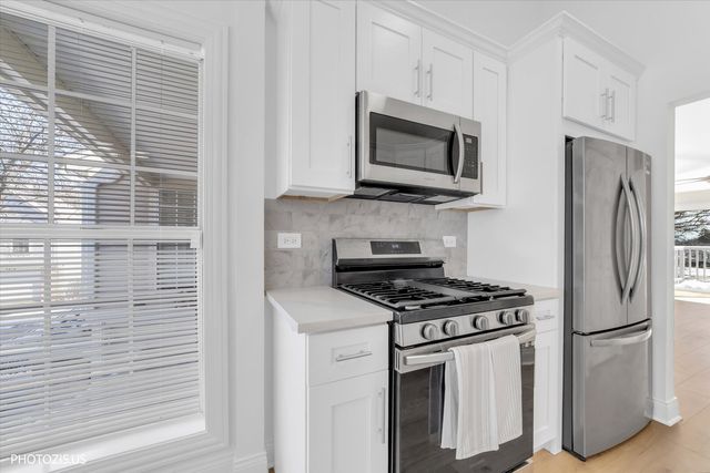 2831 S Embers Lane, Arlington Heights, IL 60005