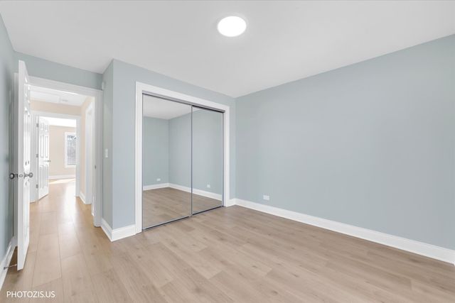 2831 S Embers Lane, Arlington Heights, IL 60005