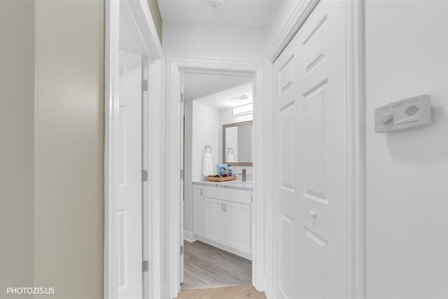 2831 S Embers Lane, Arlington Heights, IL 60005