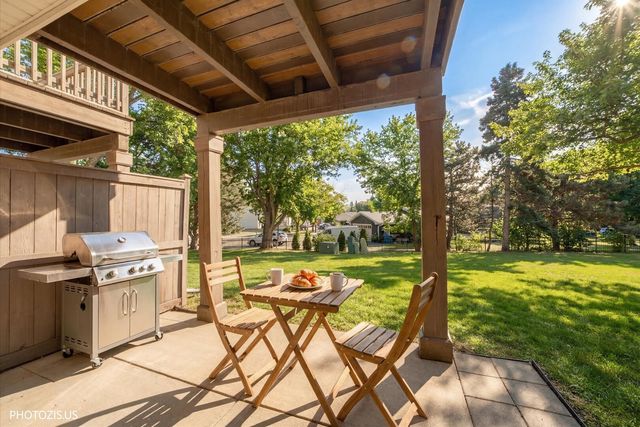 2831 S Embers Lane, Arlington Heights, IL 60005