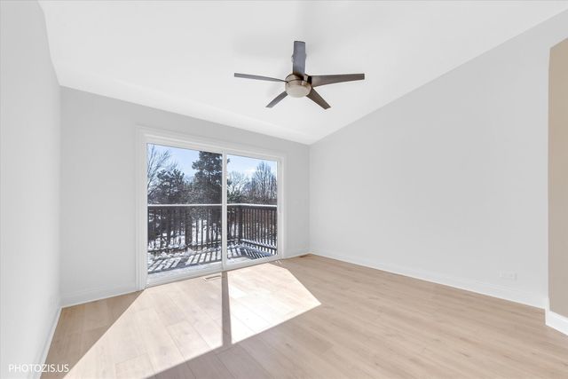 2831 S Embers Lane, Arlington Heights, IL 60005