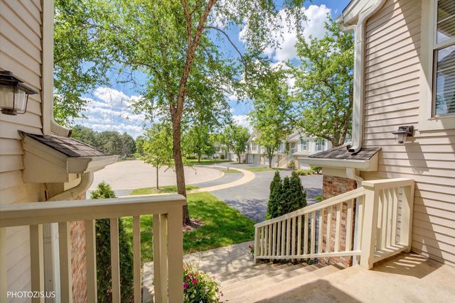 2831 S Embers Lane, Arlington Heights, IL 60005