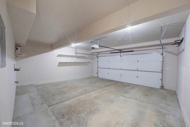 2831 S Embers Lane, Arlington Heights, IL 60005