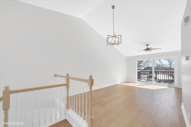 2831 S Embers Lane, Arlington Heights, IL 60005