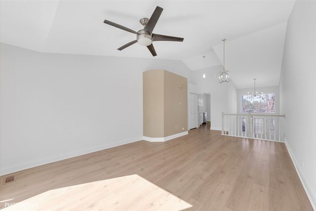 2831 S Embers Lane, Arlington Heights, IL 60005