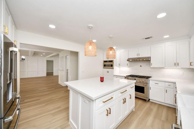 9114 Taidswood Drive, Spring, TX 77379
