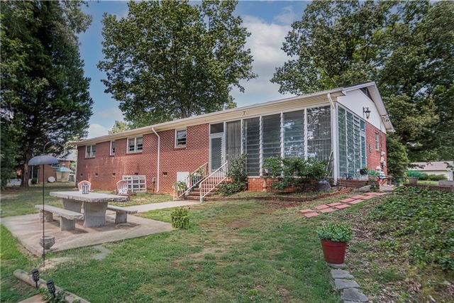 110 George Street, Easley, SC 29642