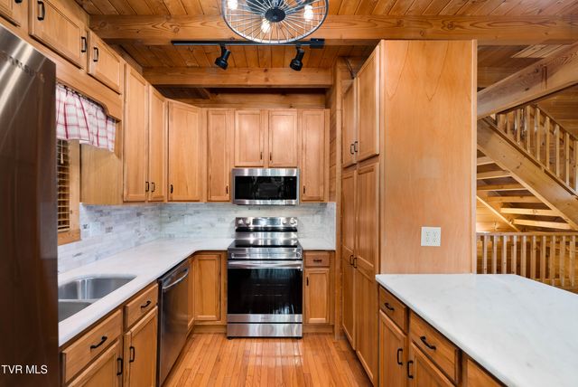 104 Crestwood Drive, Roan Mountain, TN 37687
