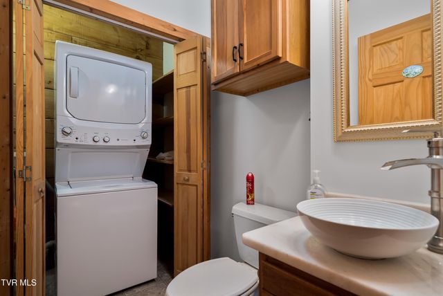 104 Crestwood Drive, Roan Mountain, TN 37687