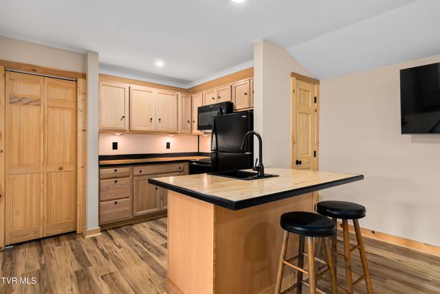 104 Crestwood Drive, Roan Mountain, TN 37687