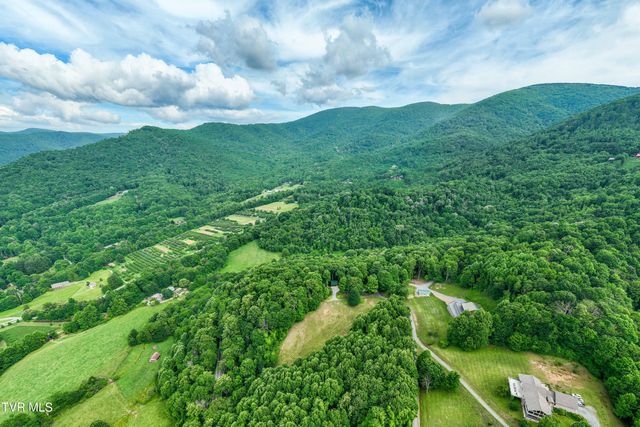 104 Crestwood Drive, Roan Mountain, TN 37687