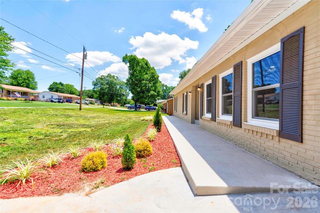 2173 Ridgewood Drive, Gastonia, NC 28054
