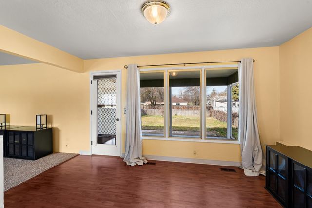 1124 Mt Pitt Avenue, Medford, OR 97501