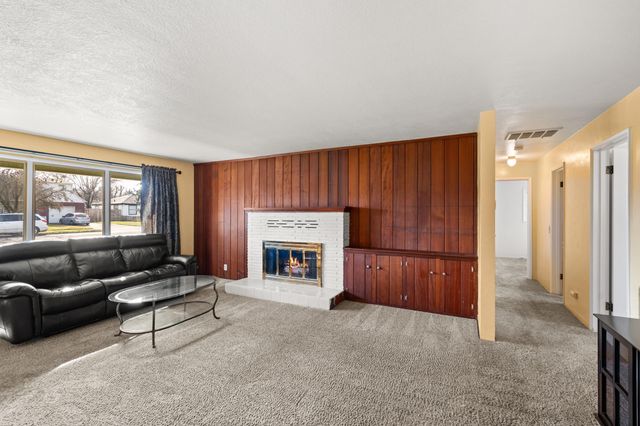 1124 Mt Pitt Avenue, Medford, OR 97501