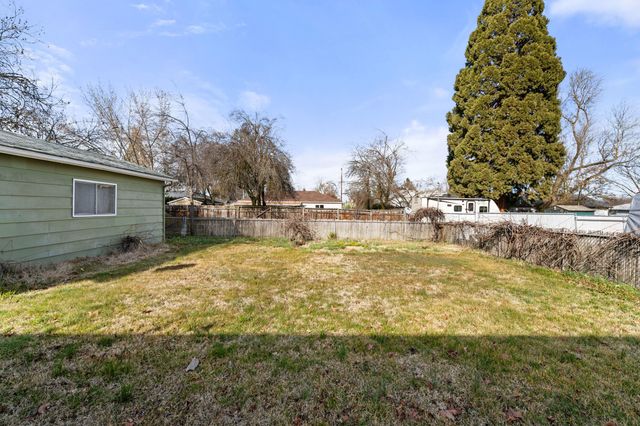 1124 Mt Pitt Avenue, Medford, OR 97501