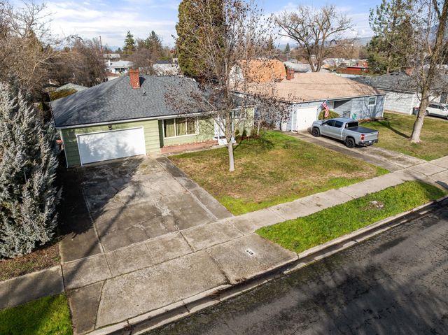 1124 Mt Pitt Avenue, Medford, OR 97501