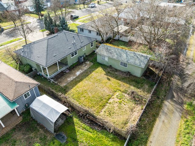 1124 Mt Pitt Avenue, Medford, OR 97501