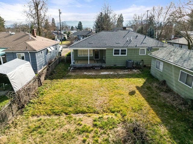 1124 Mt Pitt Avenue, Medford, OR 97501