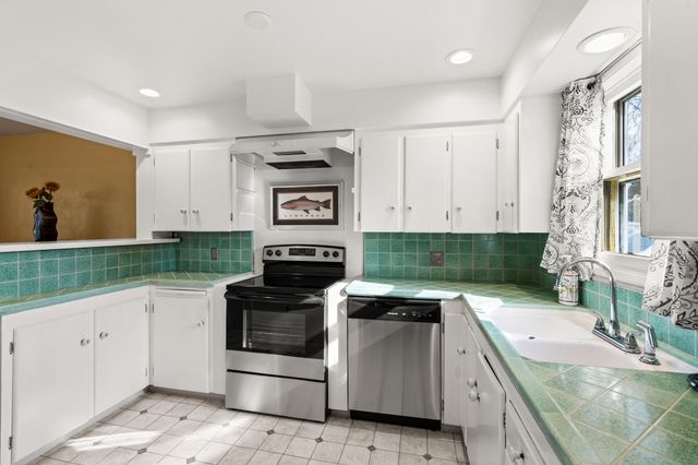 1124 Mt Pitt Avenue, Medford, OR 97501