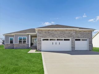 2506 10th Avenue SE, Altoona, IA 50009