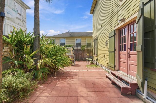 1201 Postoffice, Galveston, TX 77550