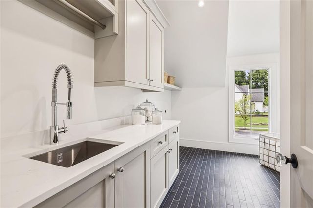 145 Grayton Lane, Roswell, GA 30075