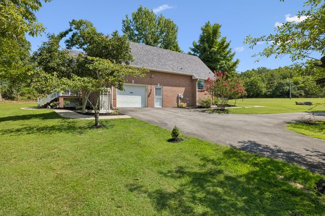6284 SE Tater Peeler Rd, Lebanon, TN 37090