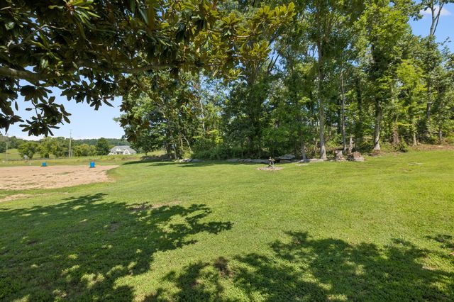 6284 SE Tater Peeler Rd, Lebanon, TN 37090