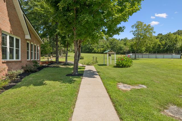 6284 SE Tater Peeler Rd, Lebanon, TN 37090